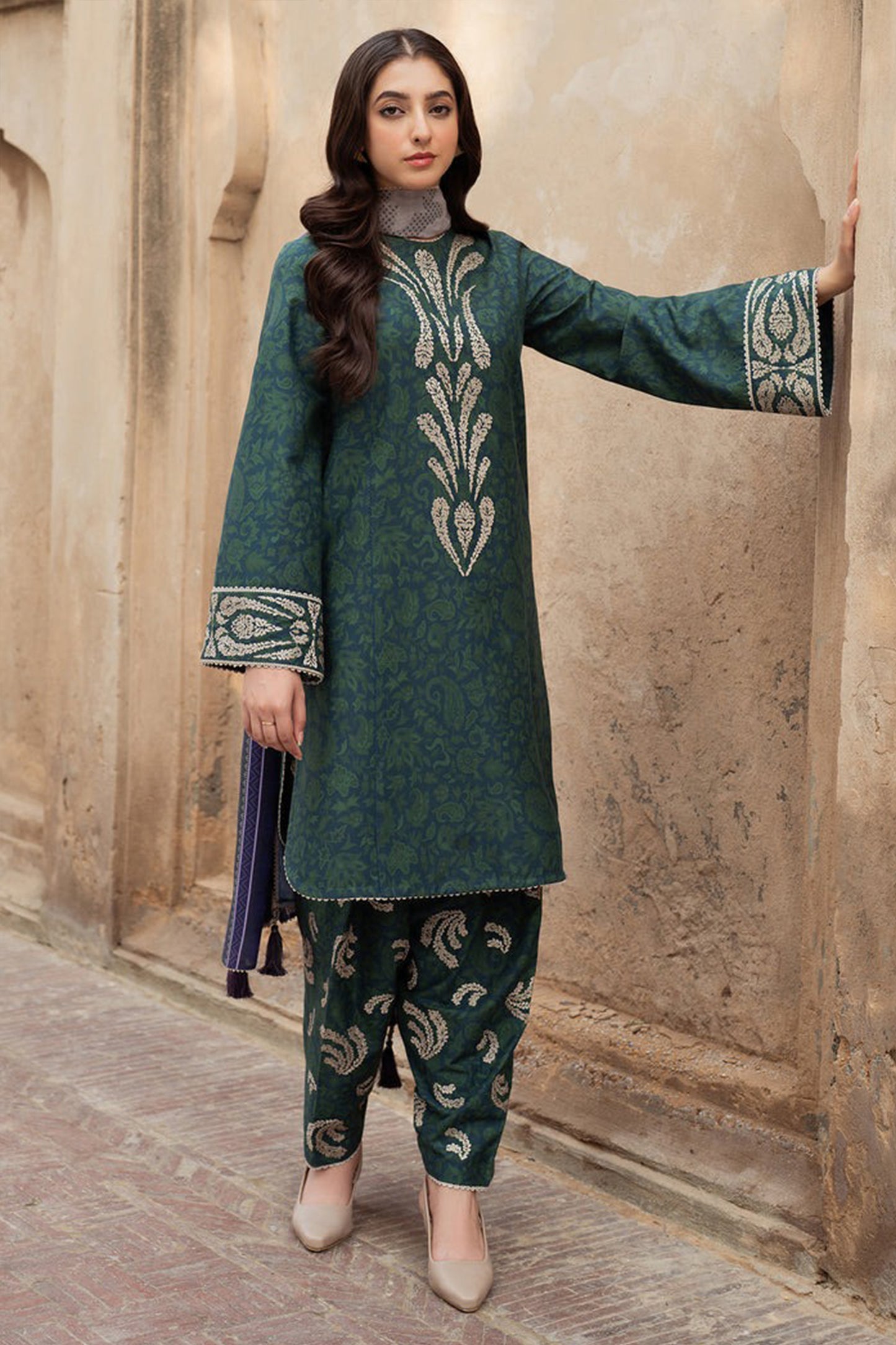 QN831- Winter 3PC Karandi Printed Suit