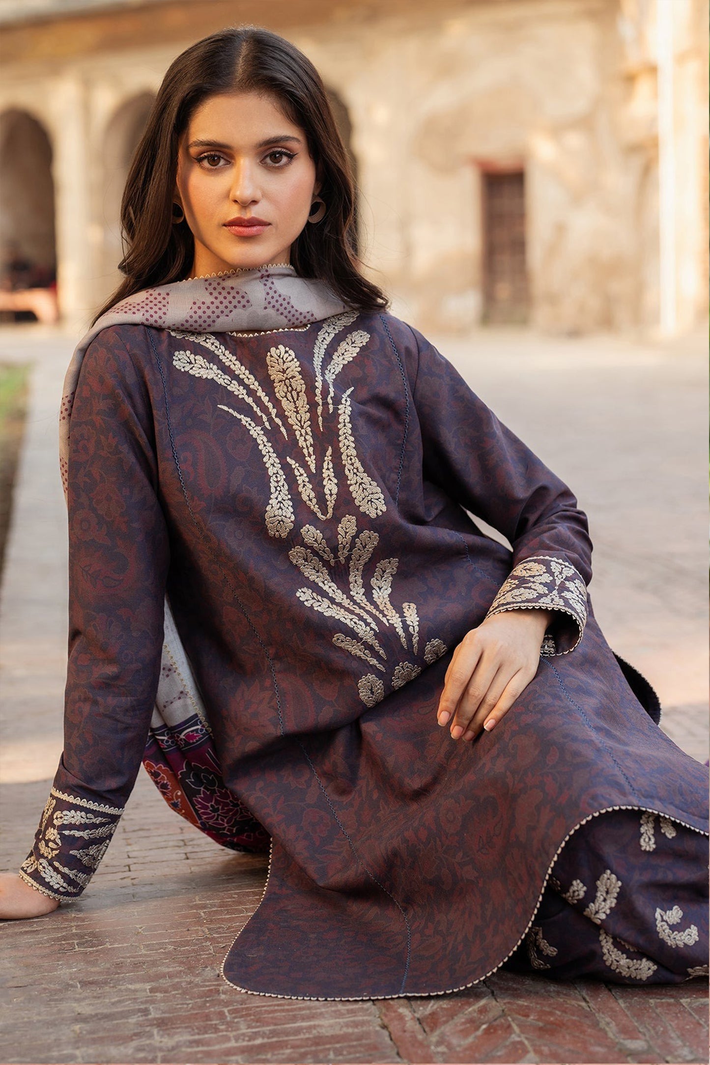 QN830- Winter 3PC Karandi Printed Suit