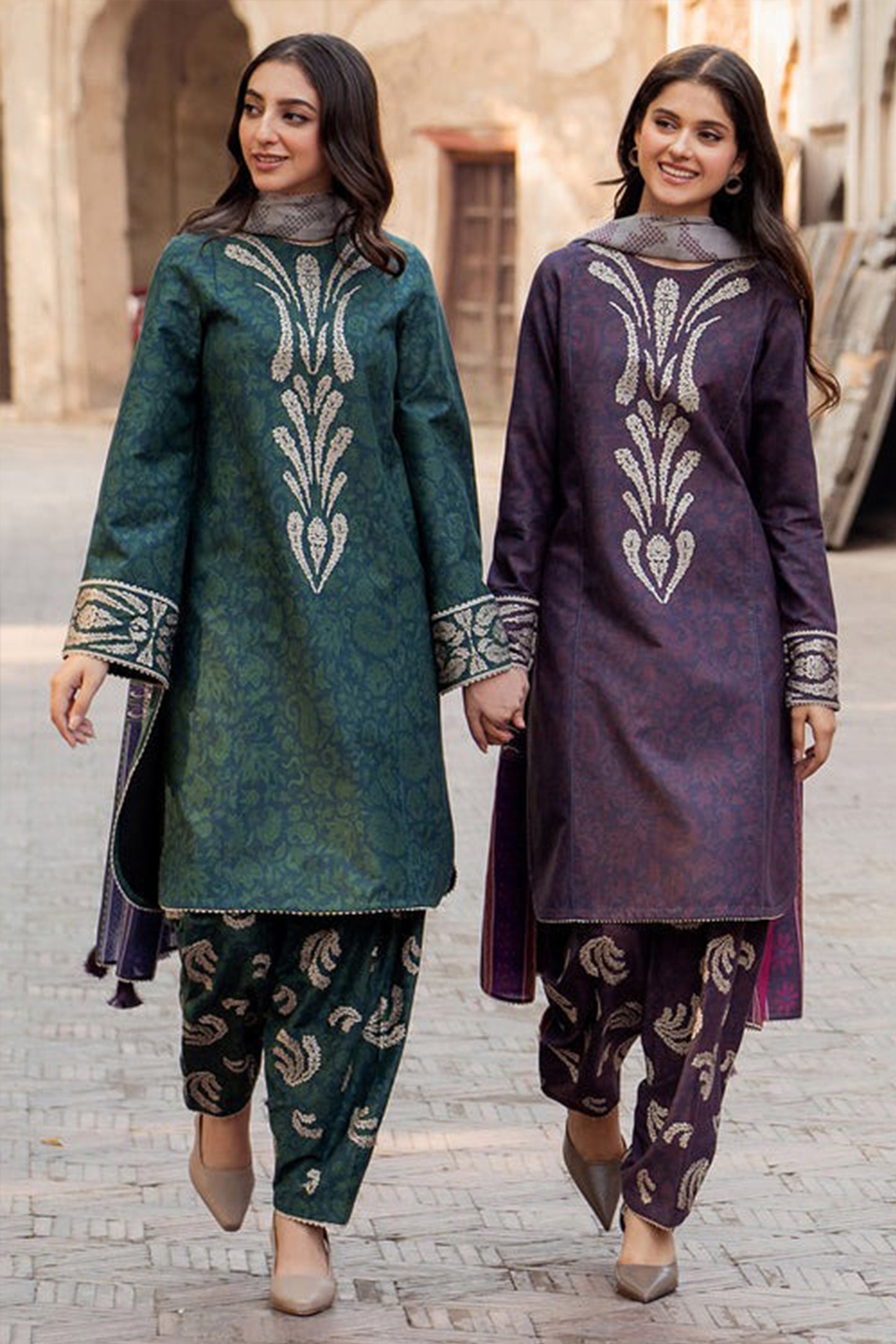 QN830- Winter 3PC Karandi Printed Suit