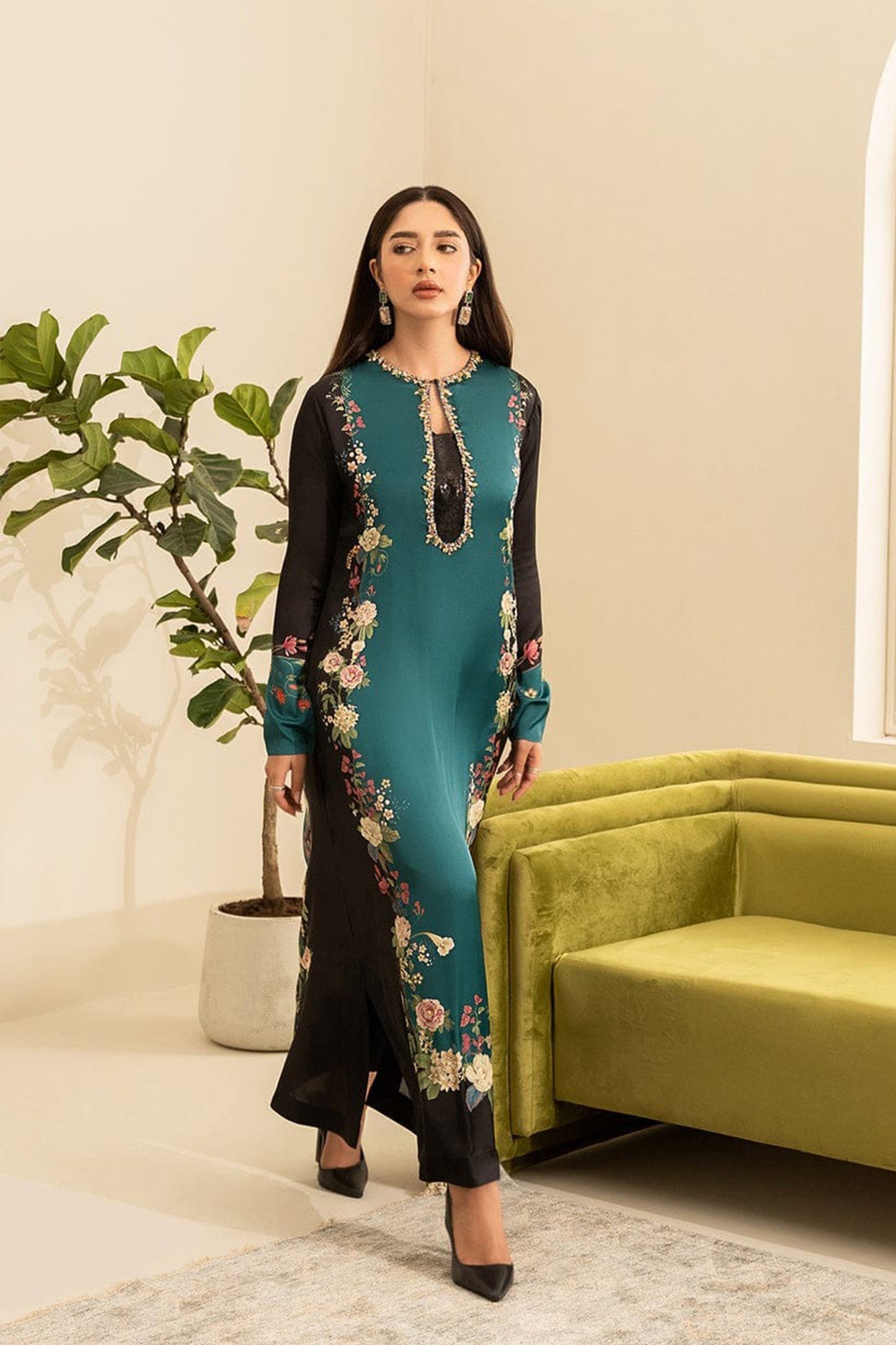QN828-3PC-WINTER Unstitched silk fabric in floral print.