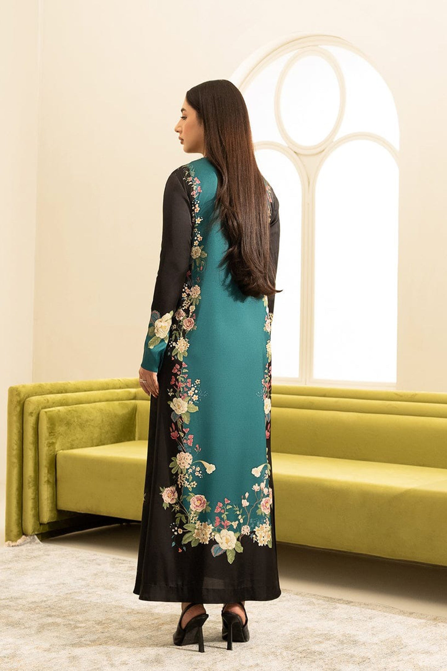 QN828-3PC-WINTER Unstitched silk fabric in floral print.