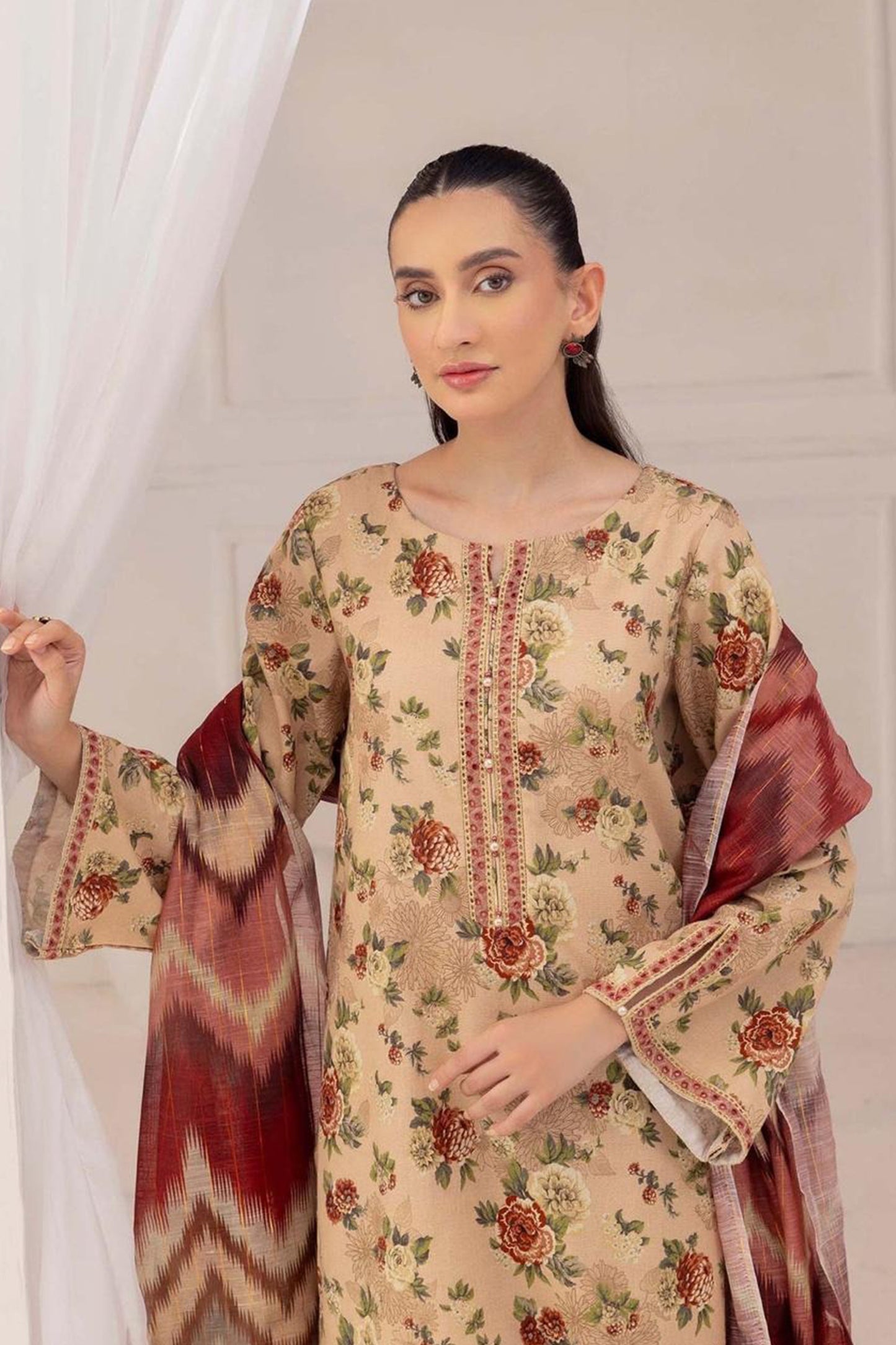 QN827- Winter 3PC Karandi Printed Suit