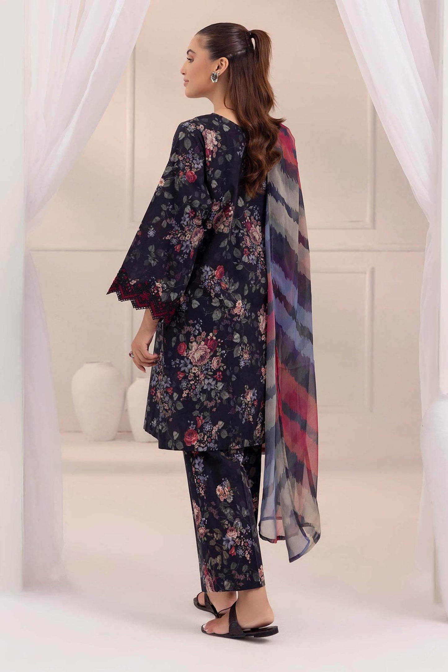 QN826- Winter 3PC Karandi Printed Suit