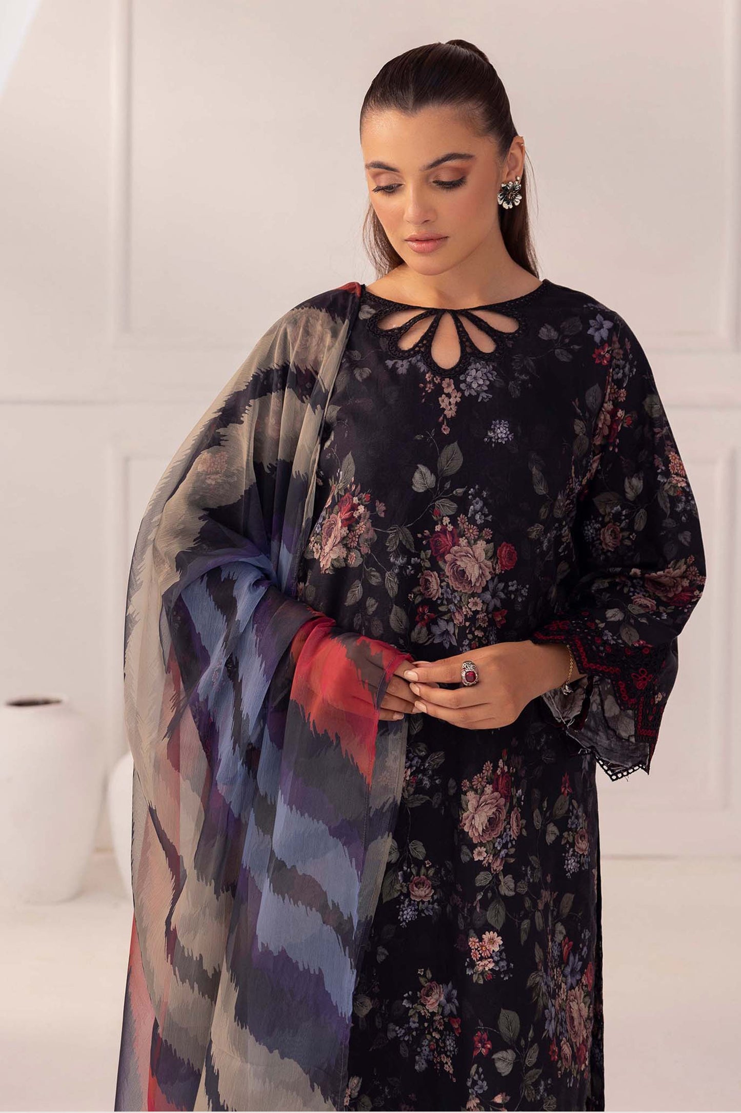QN826- Winter 3PC Karandi Printed Suit