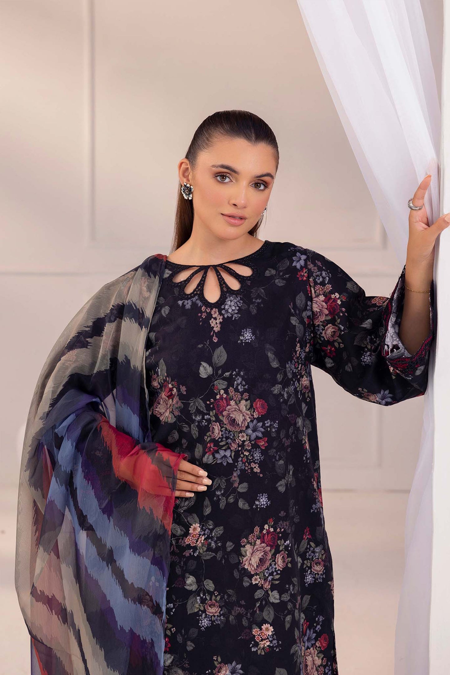 QN826- Winter 3PC Karandi Printed Suit