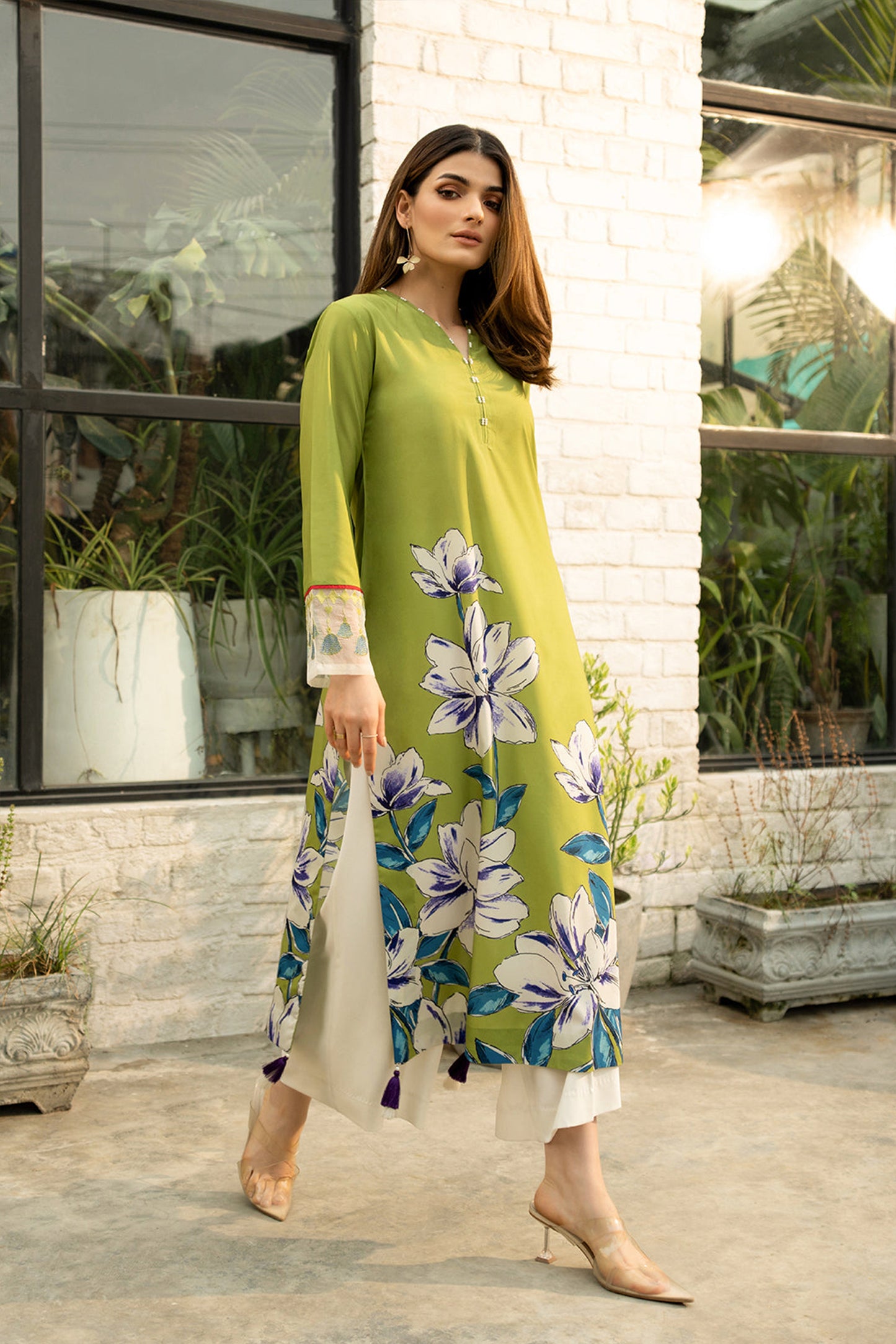 QN829-3PC-WINTER Unstitched silk fabric in floral print.