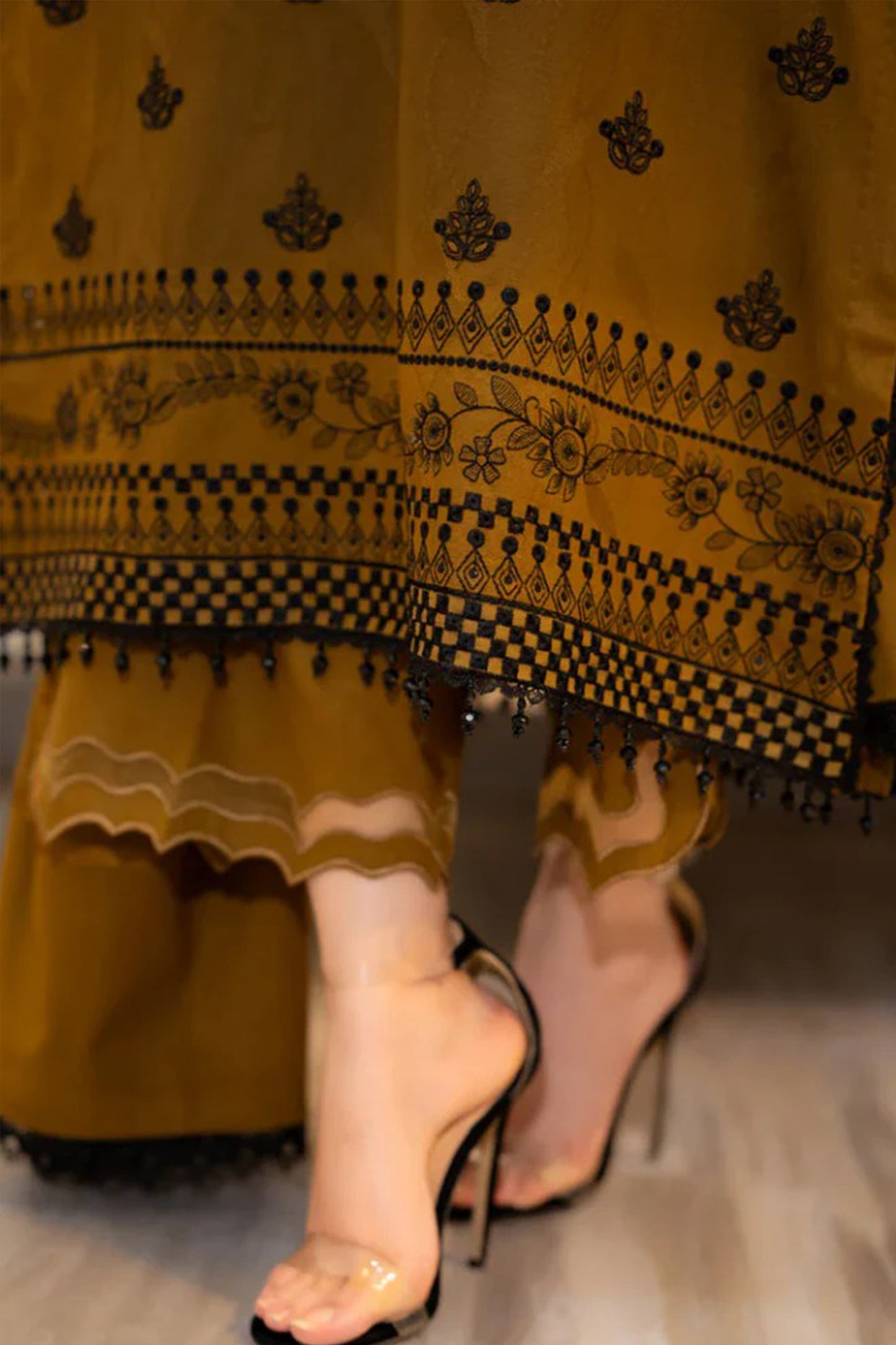 QN1110-WINTER 3-Pc Embroidered Dhanak Suit with Heavy Embroidered Dhanak Shawll