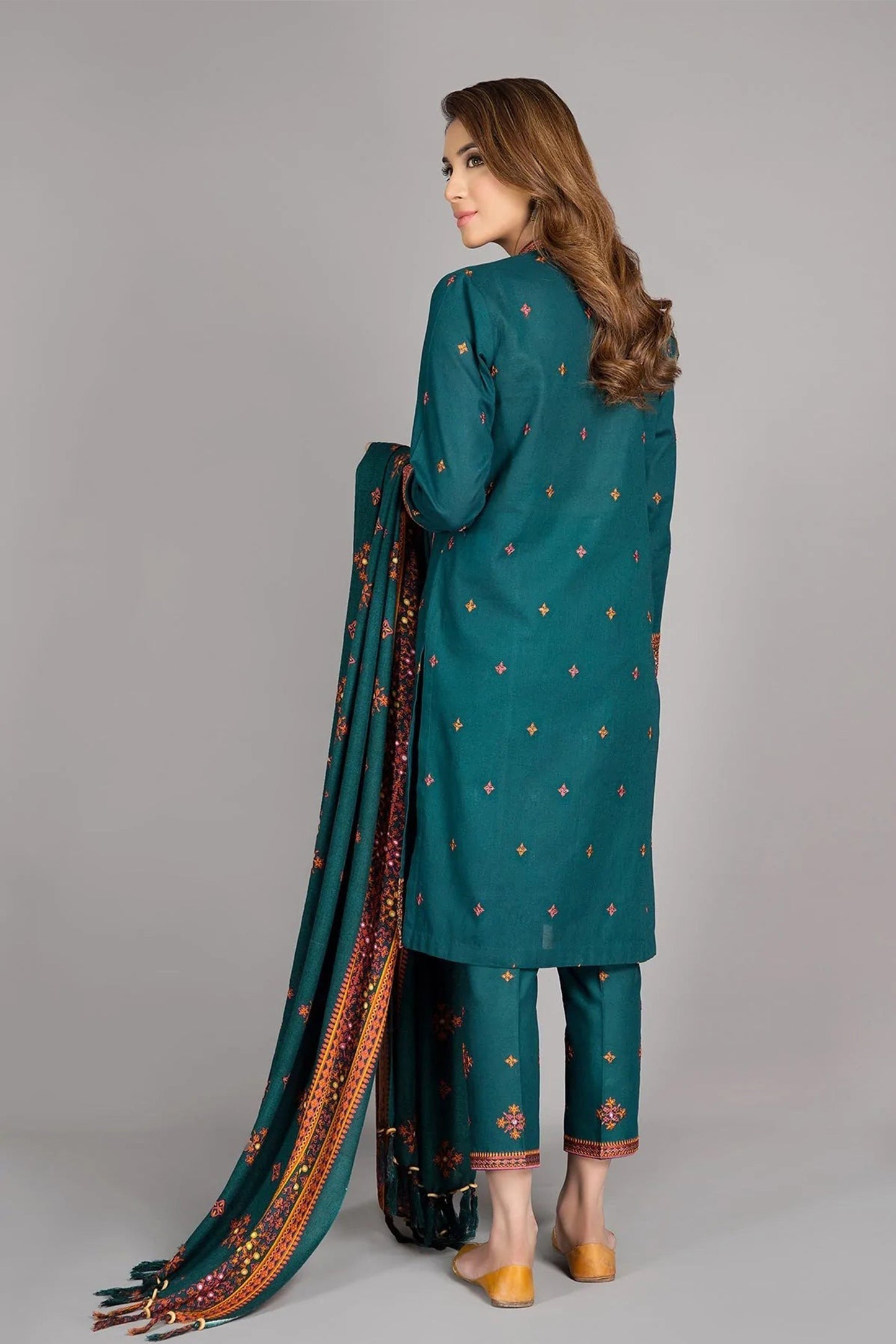 QN527- WINTER kayseria-3Pc Linen Winter Collection Heavy Embroidered Suit