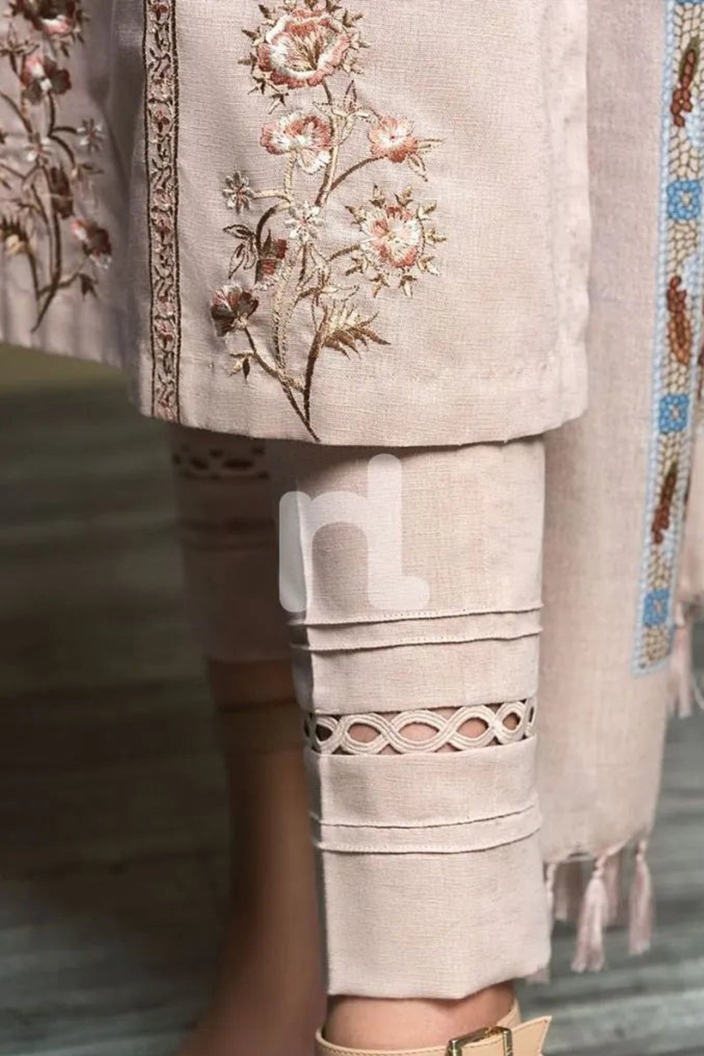 QN589-WINTER 3PC Dhannak Embroidered suit with Printed Shawll
