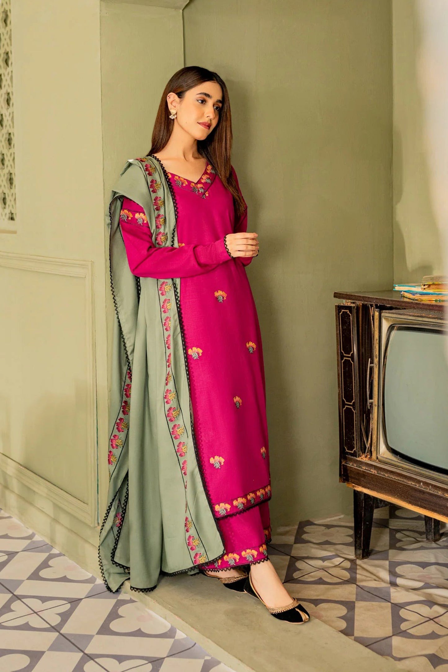 ZN571-WINTER 3PC Dhanak suit with Embroidered Shawll