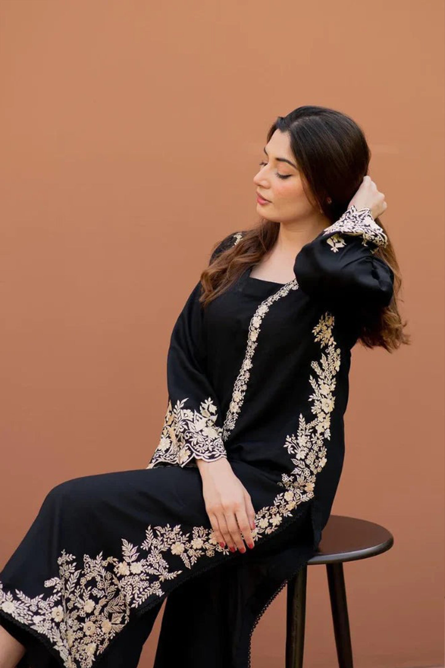QN939-2PC Dhanak Embroidered Suit