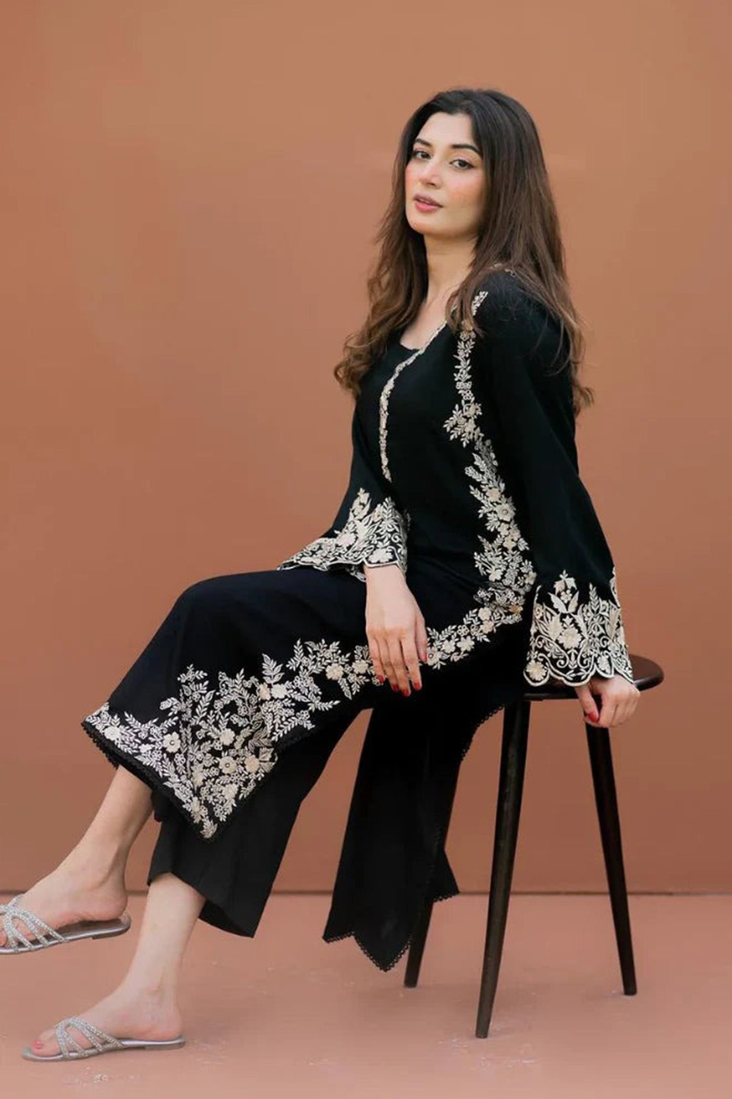 QN939-2PC Dhanak Embroidered Suit