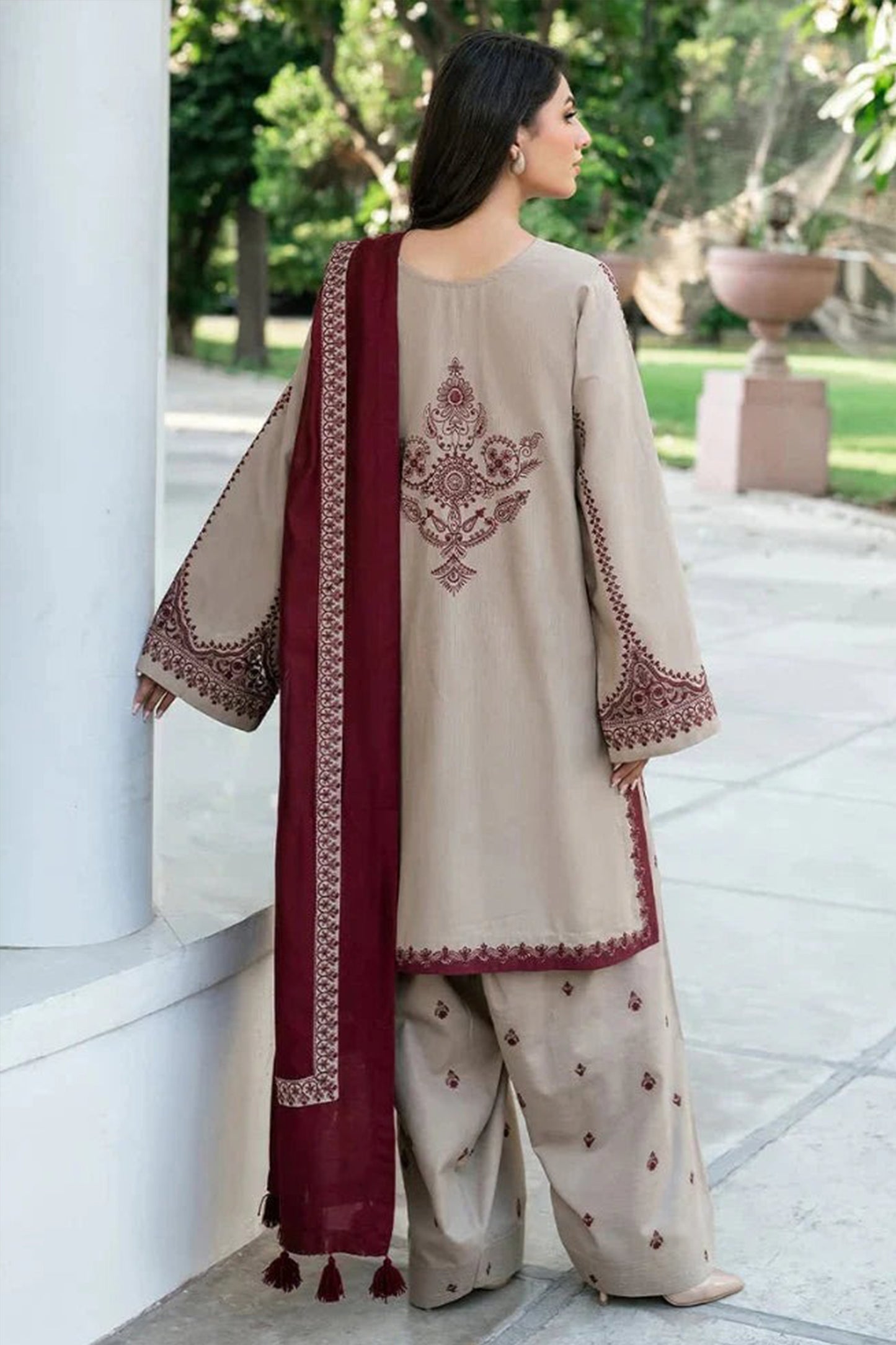 QN961-Baroque - 3PC Dhanak Embroidered Suit