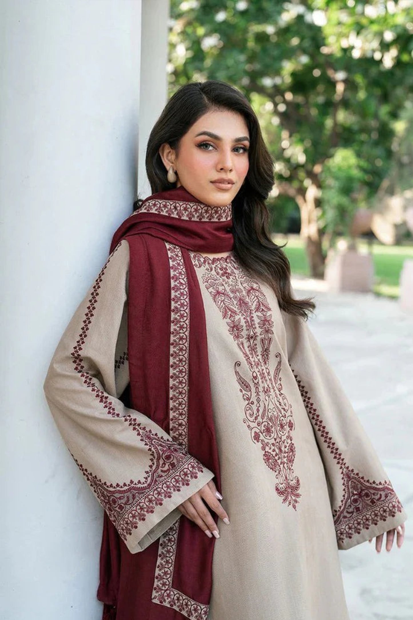 QN961-Baroque - 3PC Dhanak Embroidered Suit