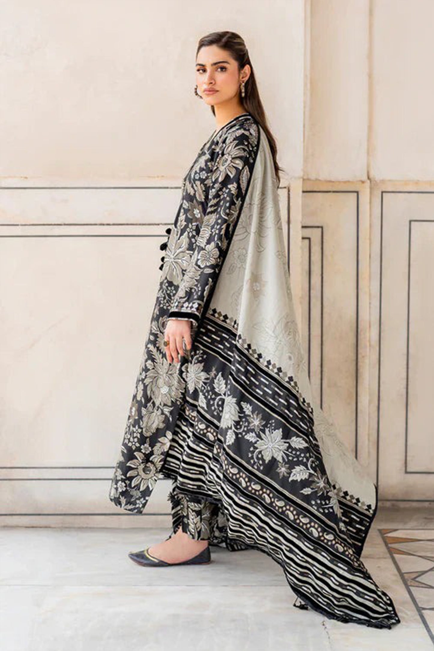 QN950- Baroque Winter 3PC Karandi Printed Suit