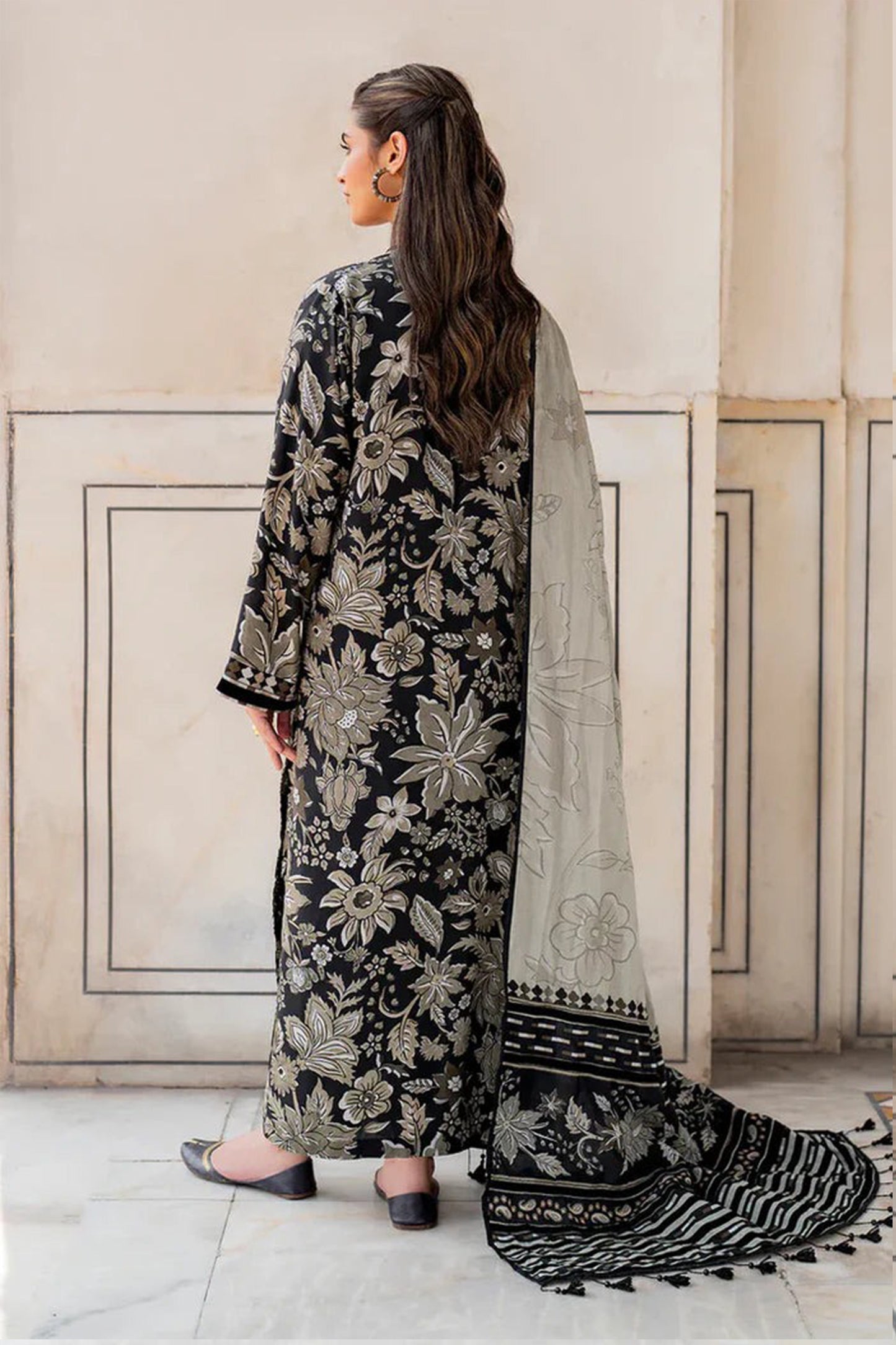QN950- Baroque Winter 3PC Karandi Printed Suit
