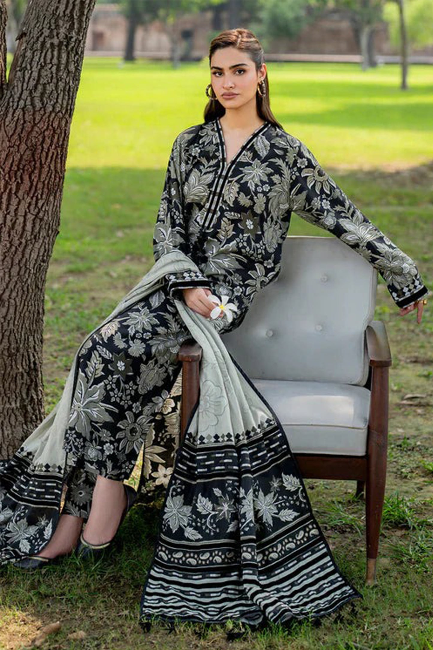 QN950- Baroque Winter 3PC Karandi Printed Suit