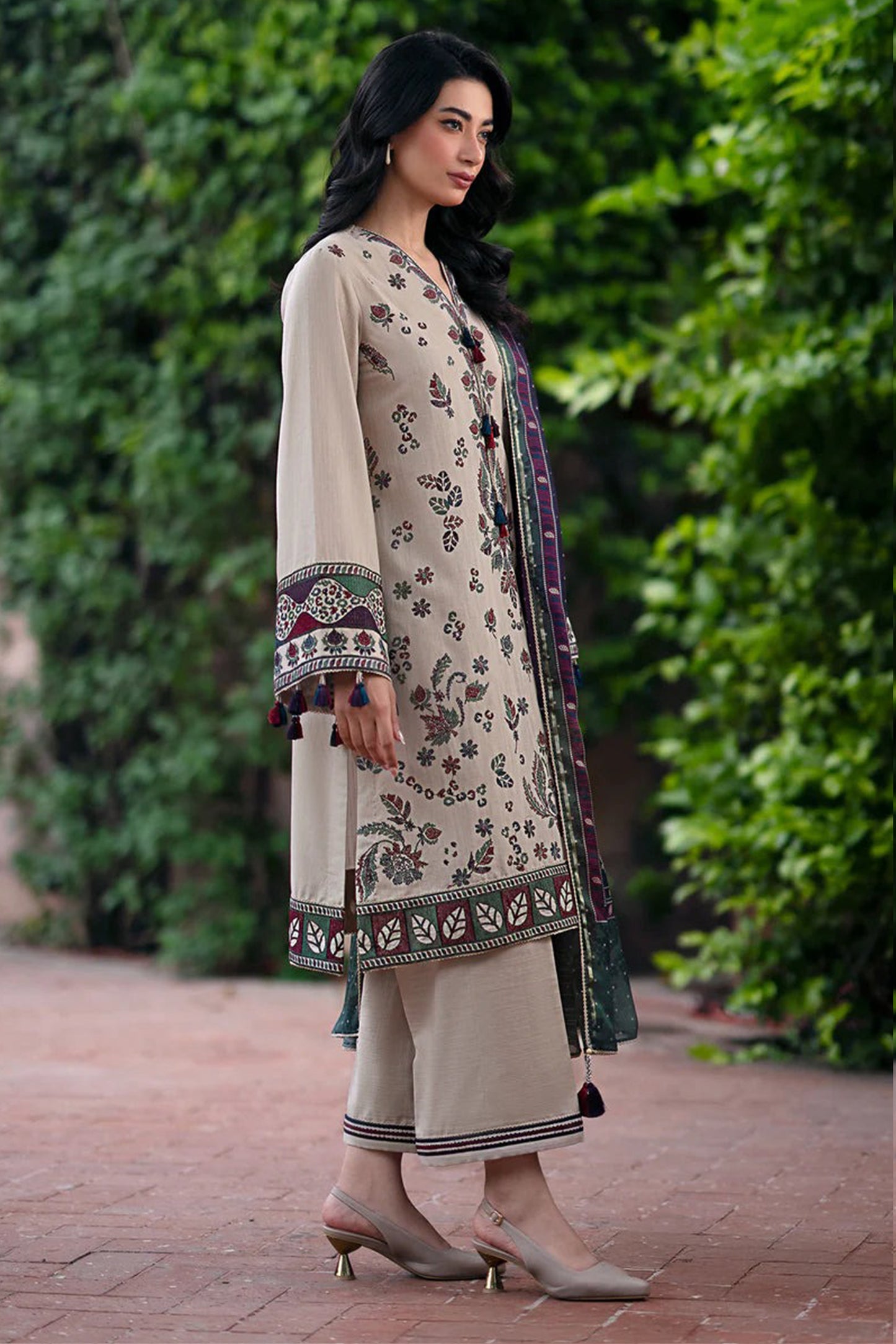 QN943-WINTER 3PC Dhannak Embroidered suit with Printed Shawll