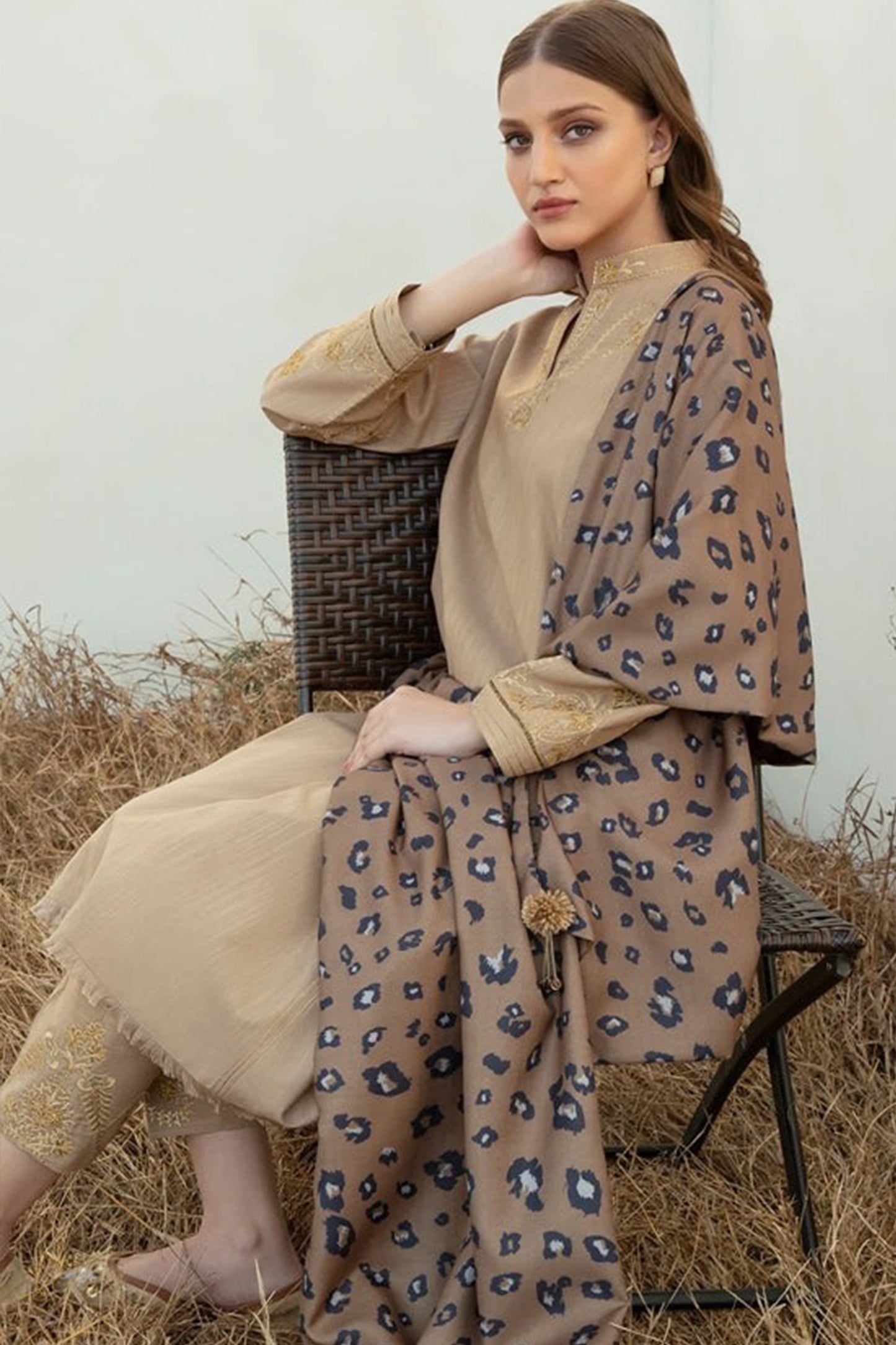 QN958-WINTER 3PC Dhannak Embroidered suit with Printed Shawll