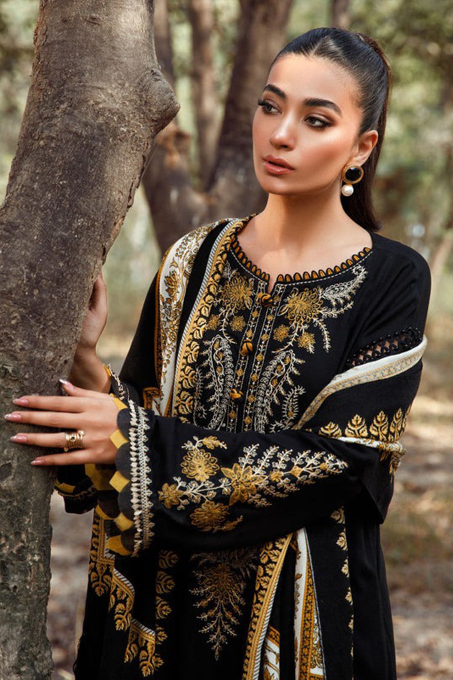 QN827-WINTER 3PC Dhannak Embroidered suit with Printed Shawll