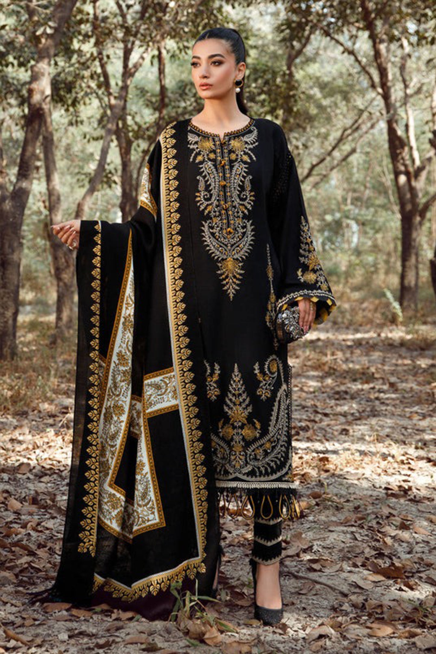 QN827-WINTER 3PC Dhannak Embroidered suit with Printed Shawll