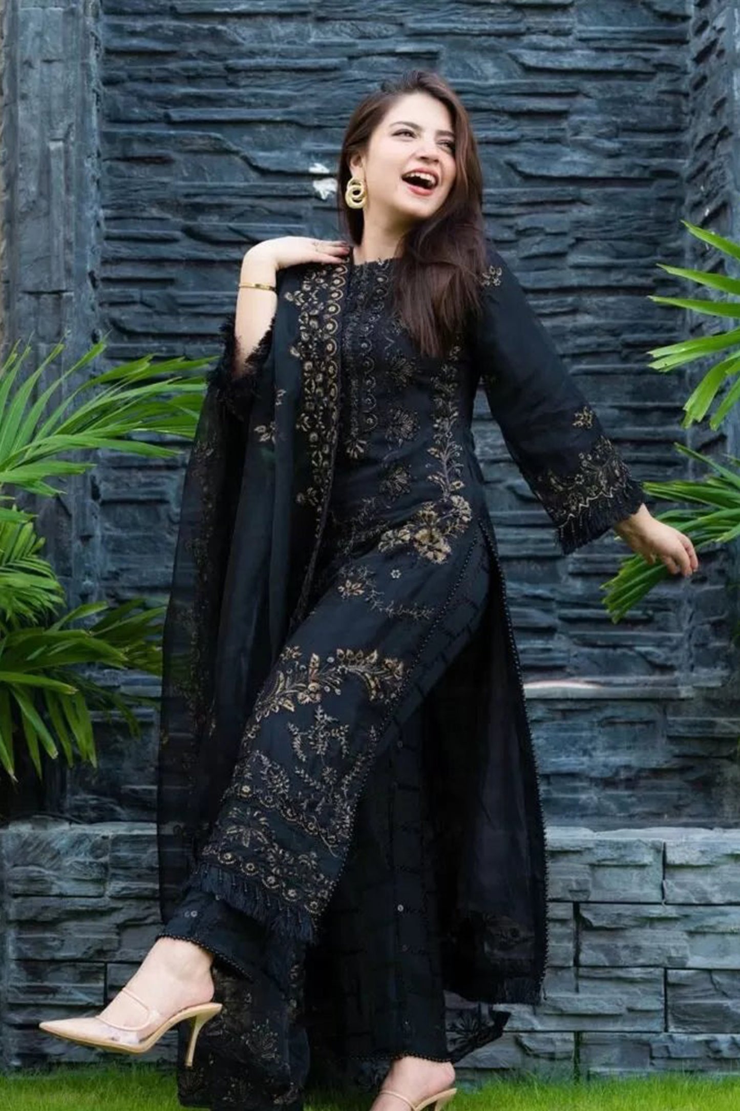 QN005-WINTER NISA - 3PC Khaddar Embroidered Shirt With Chiffon Embroidered Dupatta