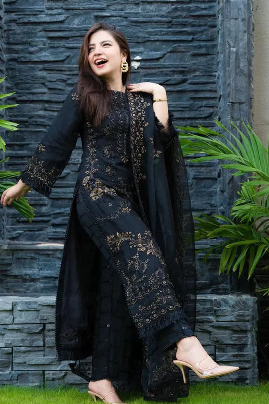 QN005-WINTER NISA - 3PC Khaddar Embroidered Shirt With Chiffon Embroidered Dupatta