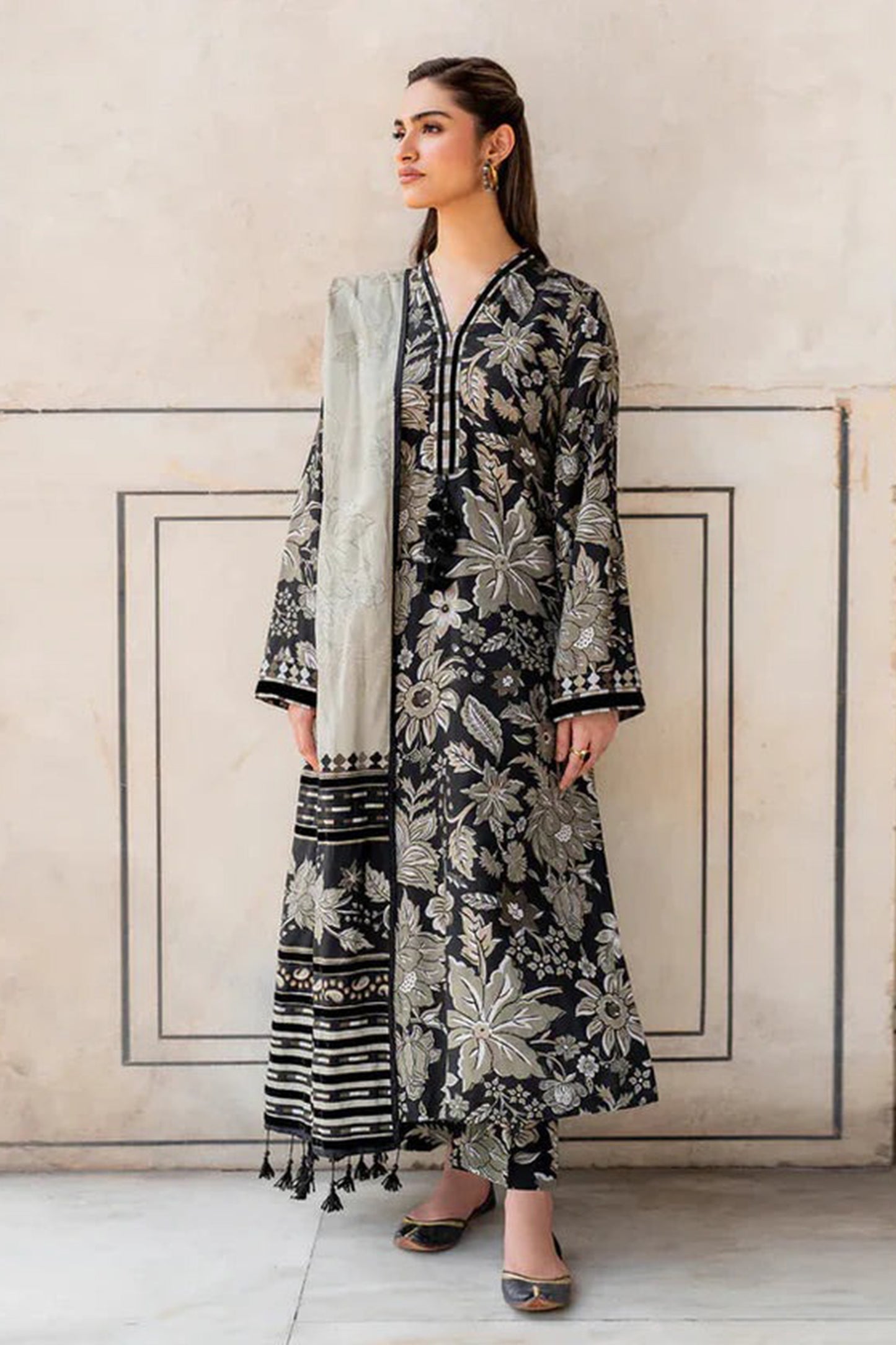 QN950- Baroque Winter 3PC Karandi Printed Suit